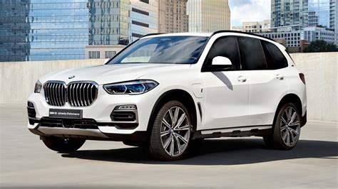 2020 BMW X5 xDrive45e Plug-In Hybrid First Drive: Large and Recharged - MotorTrend