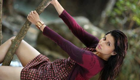 CELEB WALLPAPERS: Mannara Chopra New Movie Rogue Stills