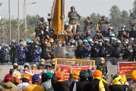 Indian farmers plan to enter New Delhi to intensify protests | Reuters