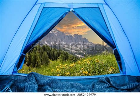 121,778 Mountain Adventure Tent Images, Stock Photos & Vectors ...