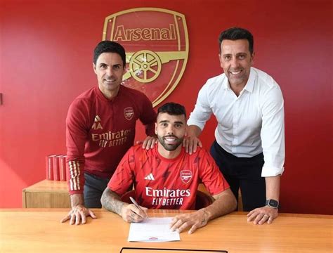 Arsenal complete signing of goalkeeper David Raya