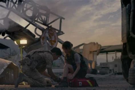 Romantic Moment of the Week - Descendants of the Sun and Shoelaces