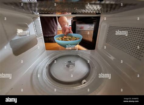 Heating food in a microwave oven Stock Photo - Alamy