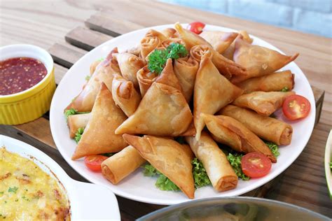 (SA22) Combo of 20pc Springrolls + 20pc Samosas (VEGAN) – The ROYALS Cafe