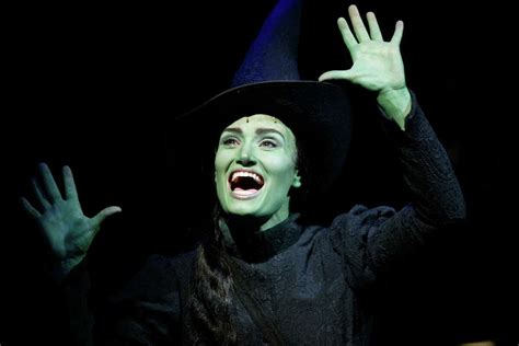 Idina Menzel perks up SHN season