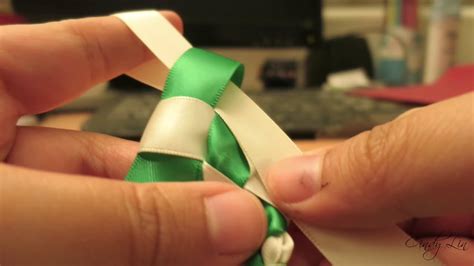 Easy Tutorial: Two-Colored Ribbon Lei - YouTube