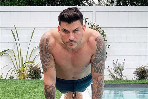 Jax Taylor Hangs in New Pool, House: Vanderpump Rules | The Daily Dish