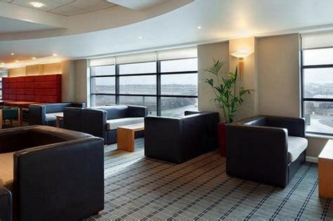 Holiday Inn Express Luton Airport | Unbeatable Hotel Prices for Luton Airport