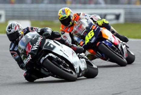 Mengenang Drama Late Braking Alex Barros Pada Valentino Rossi di GP Phillip Island 2002 ...