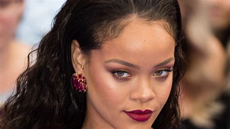 How To Recreate Rihanna's Stunning Dark Red Lipstick Look