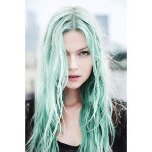 3 Ways To Rock the Mint Green Hair Trend - Renee Taglia