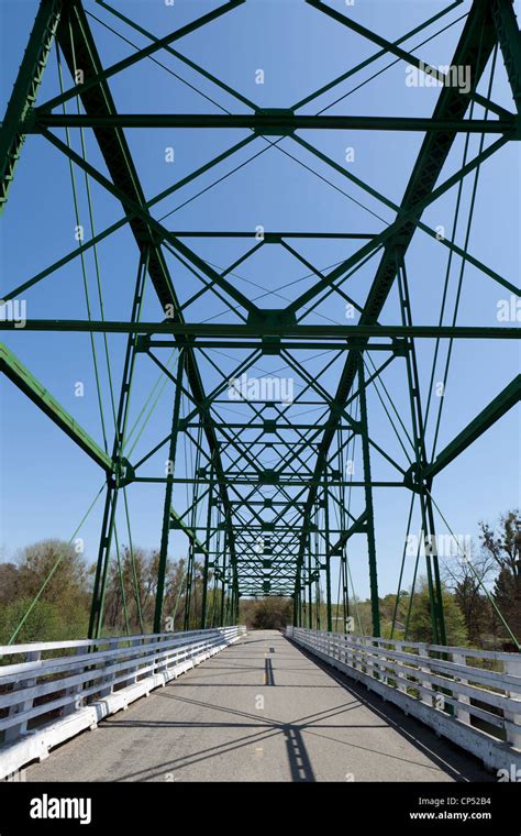 Truss bridge hi-res stock photography and images - Alamy