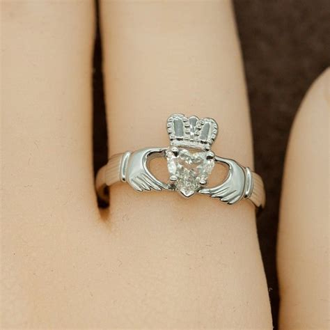 Friendship Ring in Gold with Two Hands Holding Heart Shaped Diamond | Heart shaped diamond ...
