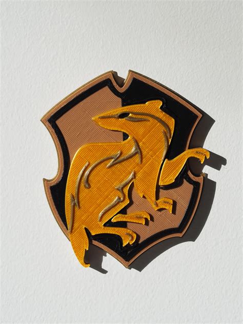 3D printed Hogwarts Legacy crests I designed using blender : r/HarryPotterGame