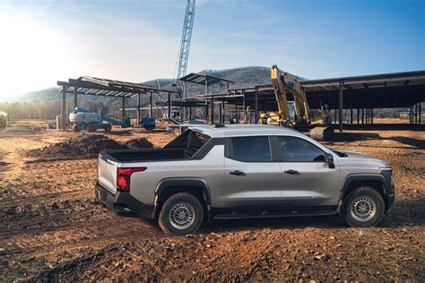 Chevrolet shows off the 2024 Silverado EV, its first electric pickup ...