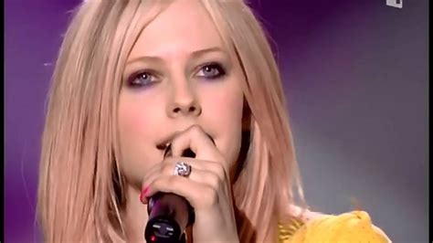 Avril Lavigne - Girlfriend Live At Taratata - YouTube