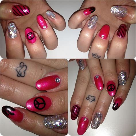 Peace sign nails | Peace sign nails, Makeup nails, Nails