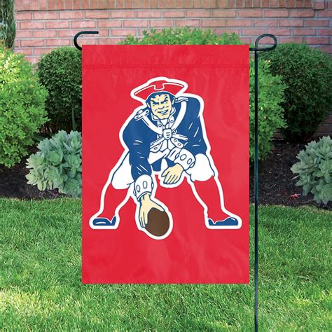 New England Patriots Premium Throwback Garden Flag