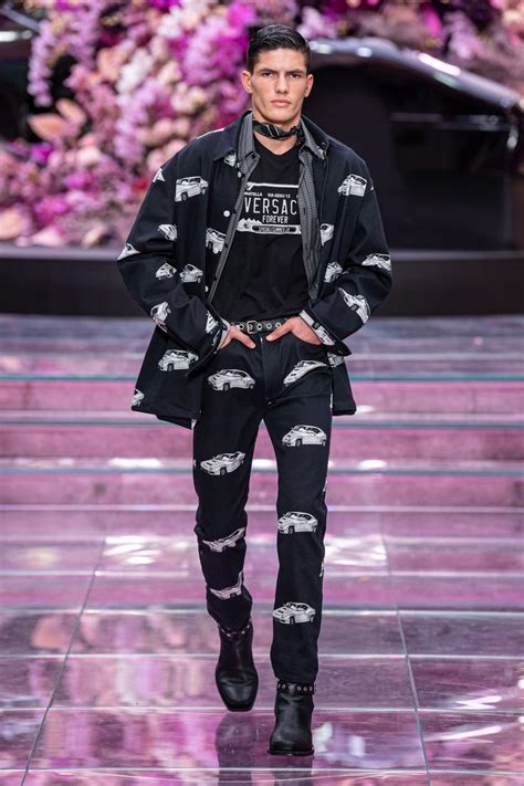 Versace SS20 men’s runway fashion style male model in 2020 | Men fashion show, Menswear, Versace men