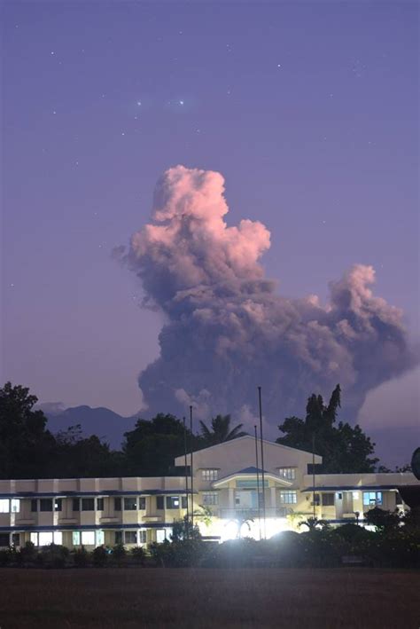 Kanlaon Volcano erupts in the Philippines pictures - Strange Sounds