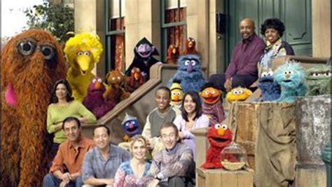 'Sesame Street' Singing Along - CBS News