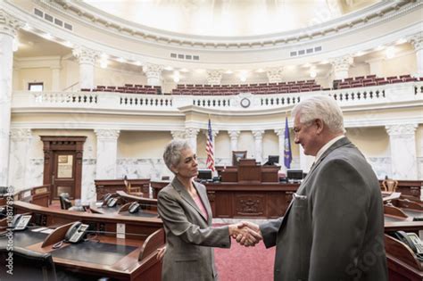 "Caucasian politicians shaking hands in capitol building" Stockfotos und lizenzfreie Bilder auf ...