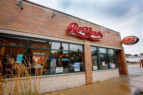 Best Pizza Place in Oak Park, IL | Giordano's