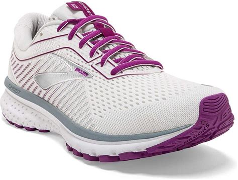 8 Best Running Shoes for Wide Feet (Men & Women) 2021