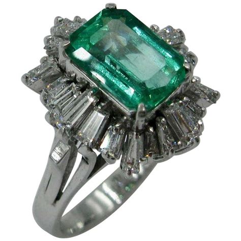 Antique Emerald Cocktail Rings - 1,284 For Sale at 1stdibs