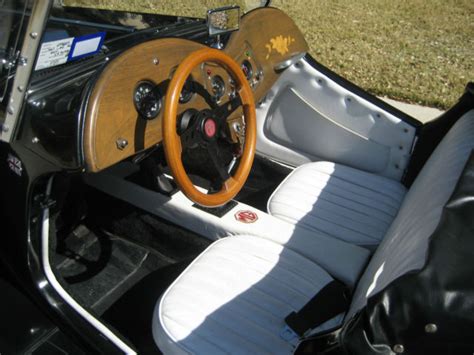 1952 MG TD REPLICA BLACK EXTERIOR/WHITE LEATHER INTERIOR - Classic MG T-Series 1952 for sale