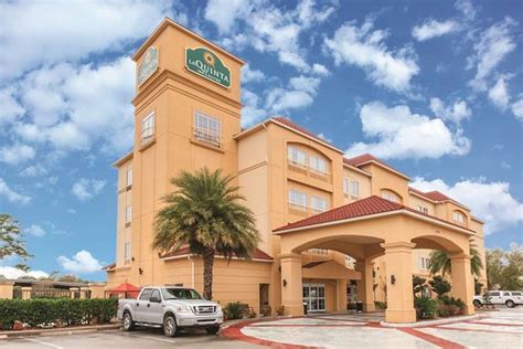 La Quinta Inn & Suites Houston Bush Intl Airport E - UPDATED 2019 Prices, Reviews & Photos ...