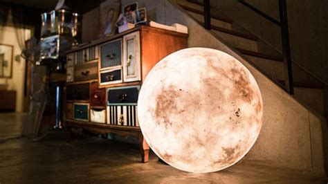 Gorgeous Luna Lamp looks like a full moon | Daniel Swanick