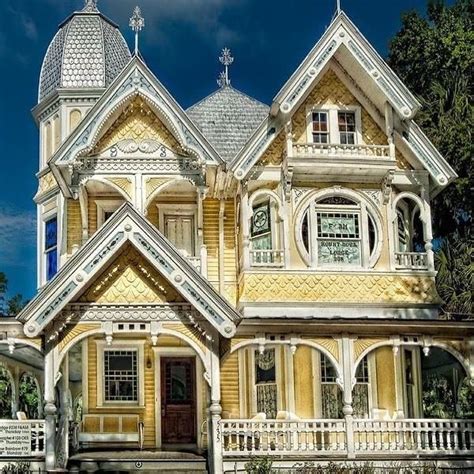 Queen Anne style house in Mount Dora, FL | Victorian style homes, Victorian homes, Architecture ...