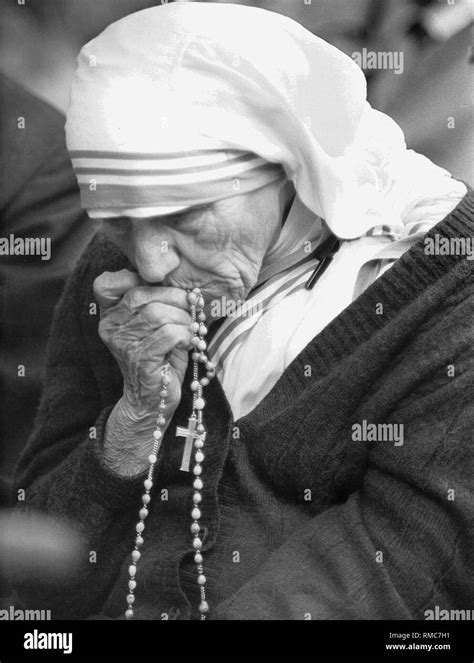 Mother teresa nobel peace prize Black and White Stock Photos & Images - Alamy