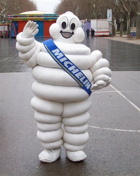 If its wrong to want a Michelin Man suit, I don't want to be right. | 배경화면