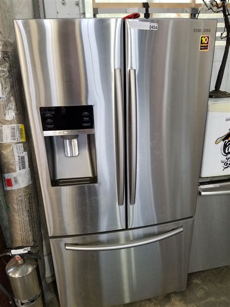 Bottom freezer refrigerator with ice and water dispenser – Ericvisser