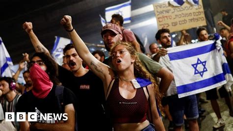 Israel judicial reform: Crowds confront police as key law passed