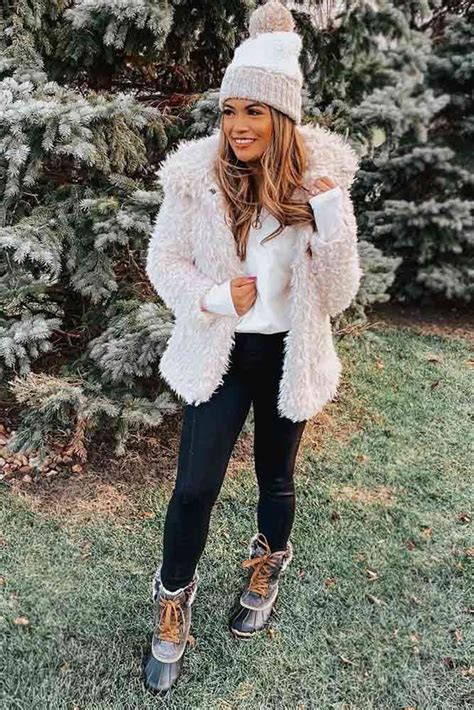 33 Outfits with Snow Boots: The Key Styles to Invest in This Winter