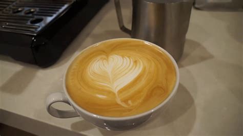 BREVILLE BARISTA EXPRESS | Latte Art Heart - YouTube