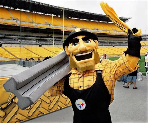 Pittsburgh Steelers Steely McBeam mascot | Pittsburgh steelers, Mascot, League