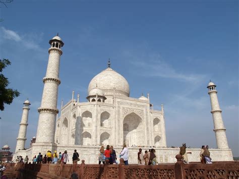 The main building material for the Taj Mahal is the extremely beautiful ...