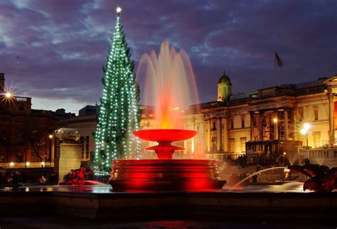 Christmas Eve on Trafalgar Square, London jigsaw puzzle in Christmas ...