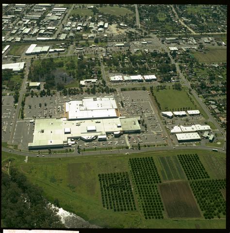 Metro Maddington shopping centre Maddington 9 Sept. 1991 - JPG 617.9 KB