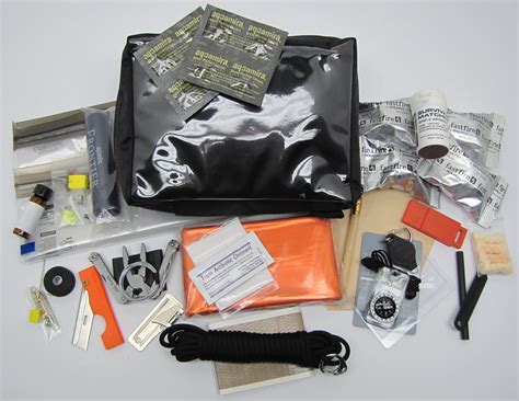 Parte superior 10 Outdoor Survival Basic Kit List Planning Essentials