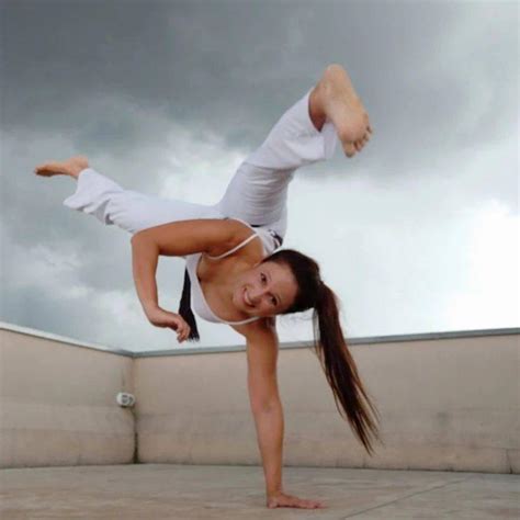 Capoeira woman by erwin945 on DeviantArt