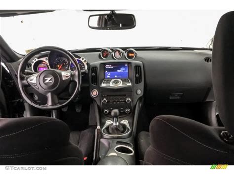 2017 Nissan 370Z Coupe Dashboard Photos | GTCarLot.com