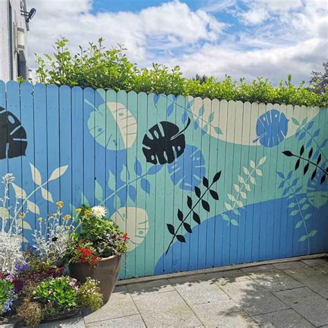 10 Fence Painting Color Ideas | Garden mural, Fence art, Wall painting