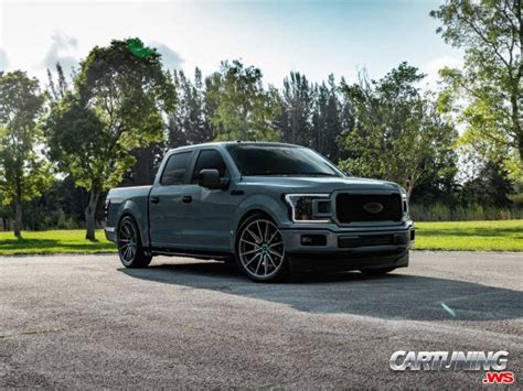 Lowered Ford F150, side