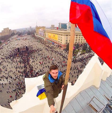 Russian flag raised in Ukrainian city of Kharkiv - ITV News