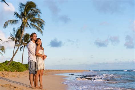 10 Incredibly Romantic Hawaii Honeymoon Resorts (2023)